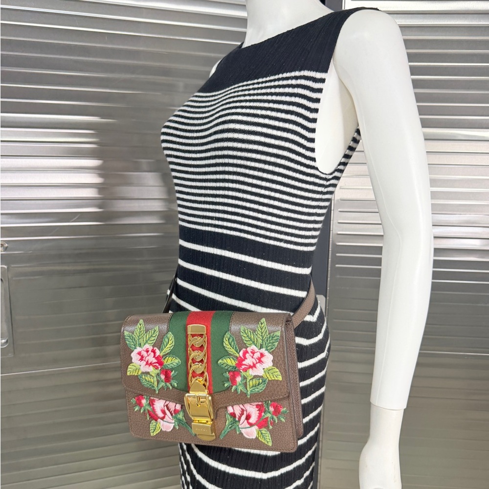 Gucci Sylvie Brown Chain Floral Embroidered Belt Bag - Picture 15 of 15